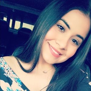 Meet your Posher, Yesenia